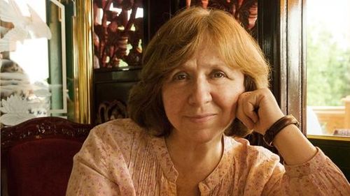 Romanciera Svetlana Alexievici, laureata premiului Nobel pentru Literatură pe 2015, chemată la audieri de anchetatorii din Belarus, pentru că susține opoziția
