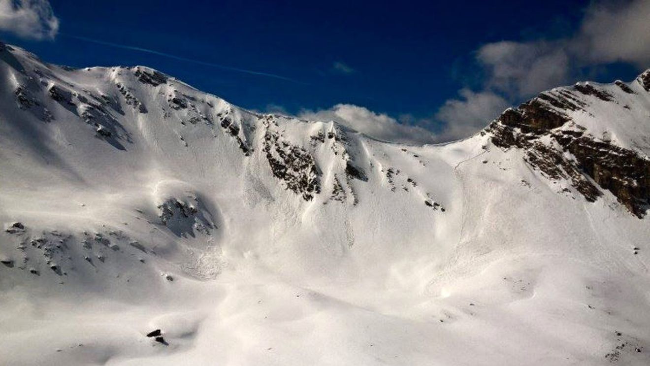 Risc mare de avalanşe şi zăpadă de peste un metru jumătate la Bâlea Lac