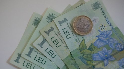 Cu cât se măresc salariile profesorilor după OUG dată de Guvern: un debutant va trece de la 2.376 lei la 2.956 lei net, iar un profesor cu peste 25 de ani vechime de la 3.985 lei la 4.707 lei net - Ligia Deca