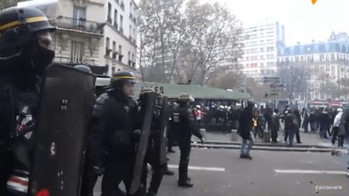 ”Vestele galbene” s-au încăierat la Paris cu poliția la aniversarea de un an de la debutul mișcării