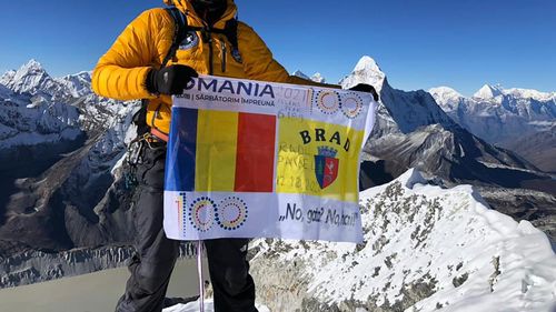 Un polițist din județul Hunedoara a cucerit vârful Island Peak, din munții Himalaya, ce are o înălțime de peste 6.000 de metri