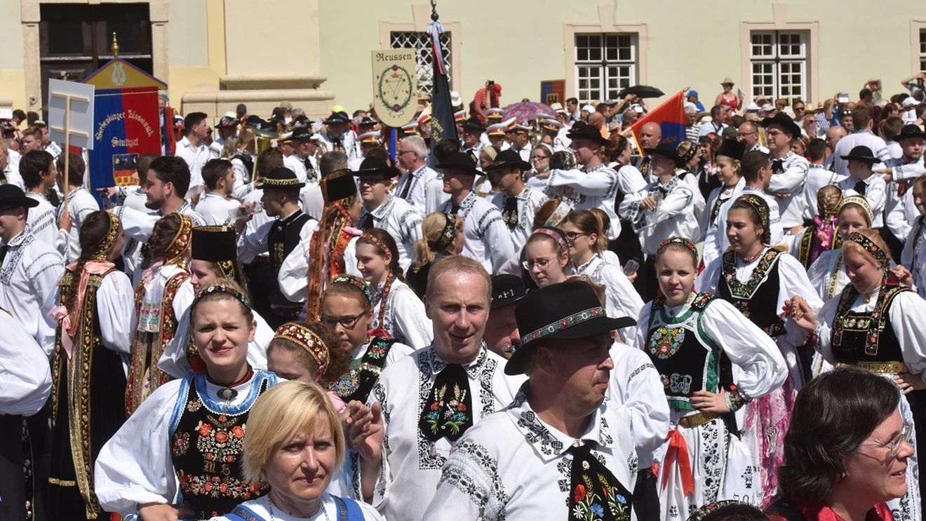 Populația germană scade sub 1%, pentru prima oară în județul Sibiu / Deputatul minorității germane: ”Uitați-vă ce bătălie e pentru școlile de limbă germană. Asta ne interesează de fapt”