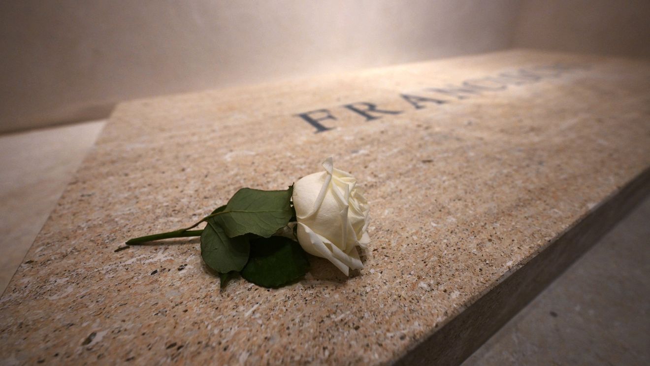 Mormântul Papei Francisc din bazilica Santa Maria Maggiore a fost deschis publicului