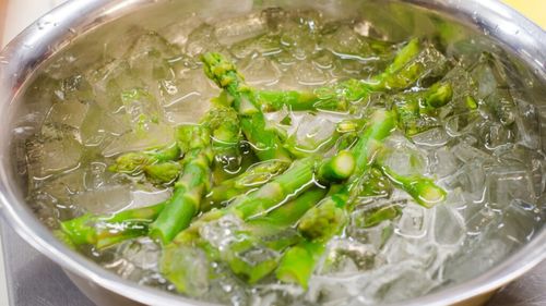 ABC în bucătărie: Cum să reînvii legumele ofilite / Trucuri simple pentru a le păstra sau a le reda prospețimea