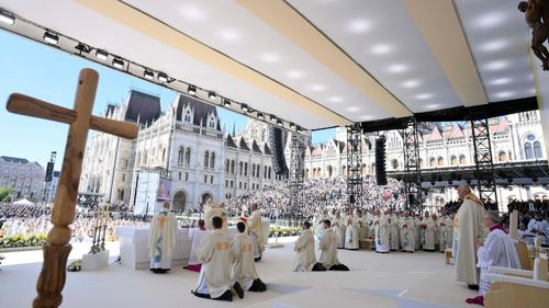 Papa Francisc, în vizită la Budapesta, apel vibrant la primirea migranţilor: Vă rog, haideţi să deschidem porţile!