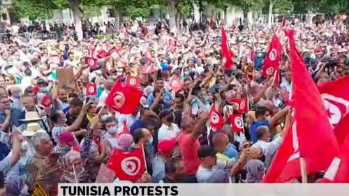 VIDEO Tunisia: Mii de persoane au ieșit în stradă pentru a protesta împotriva preşedintelui Kais Saied