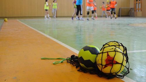 Antrenor de handbal din Făgăraş, arestat pentru coruperea sexuală a unei cursante minore / Ar fi atins-o în zone intime şi ar fi sărutat-o
