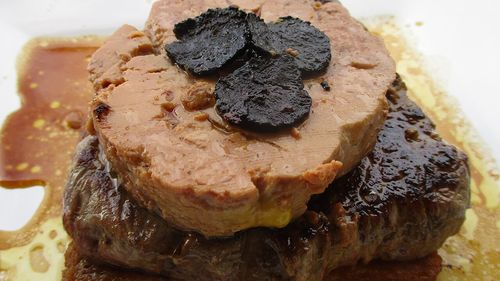 VIDEO Ce am mâncat bun în vacanță:  Filet de bœuf Chateaubriand façon Rossini / Combinația perfectă: vită, foie gras și sos de trufe / Un clasic franțuzesc