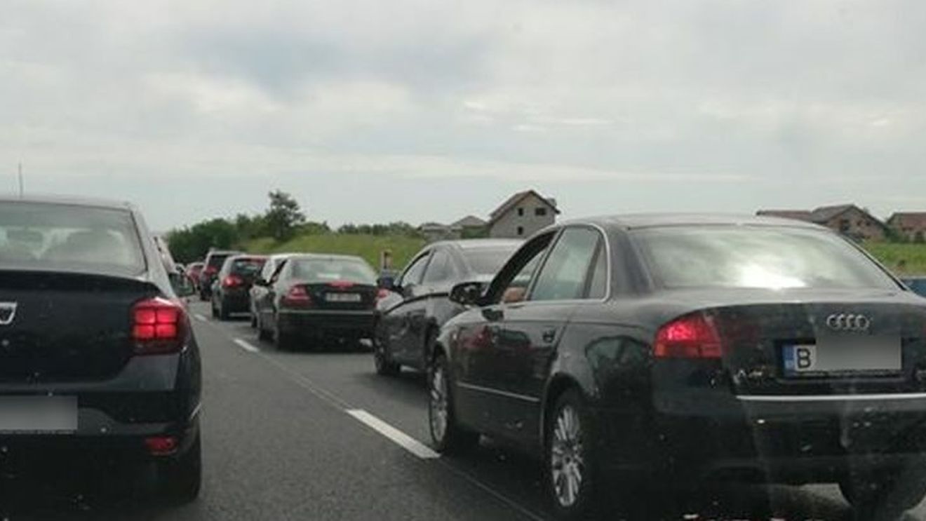 Trafic intens pe Autostrada A2, pe sensul  către Capitală / Coloană de mașini formată pe aproximativ 2 km