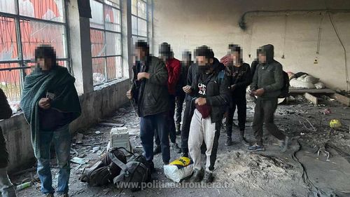 Patru membri ai unei rețele de trafic de migranți, prinși la Timișoara. Unul din ei a distrus probe