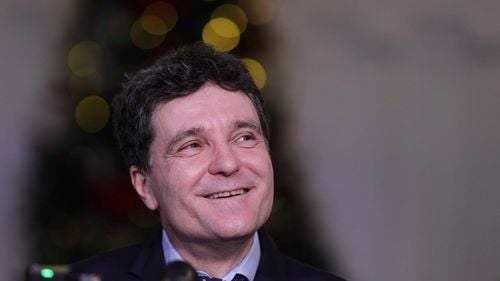 BREAKING Nicușor Dan: Vă anunț că intenționez să candidez la alegerile prezidențiale din 2025 / Voi candida independent, voi avea discuții cu partidele pro-europene / Va fi o luptă grea între cei care apără interesul public și cei care apără interesul de gașcă