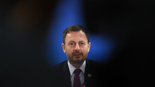 Parlamentul slovac a adoptat o moțiune de cenzură împotriva guvernului / Opoziției de stânga, care critică ajutorul militar acordat Ucrainei, favorită în sondaje