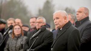 Liderul PiS, Jaroslaw Kaczynski, susţine că amendamentele convenite cu Bruxellesul la reforma sistemului judiciar ar putea fi distructive / Comisia Europeană condiționează fondurile europne de reforme