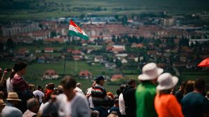Numeroşi pelerini se îndreaptă spre Şumuleu Ciuc pentru a participa la procesiunea de Rusaliile catolice