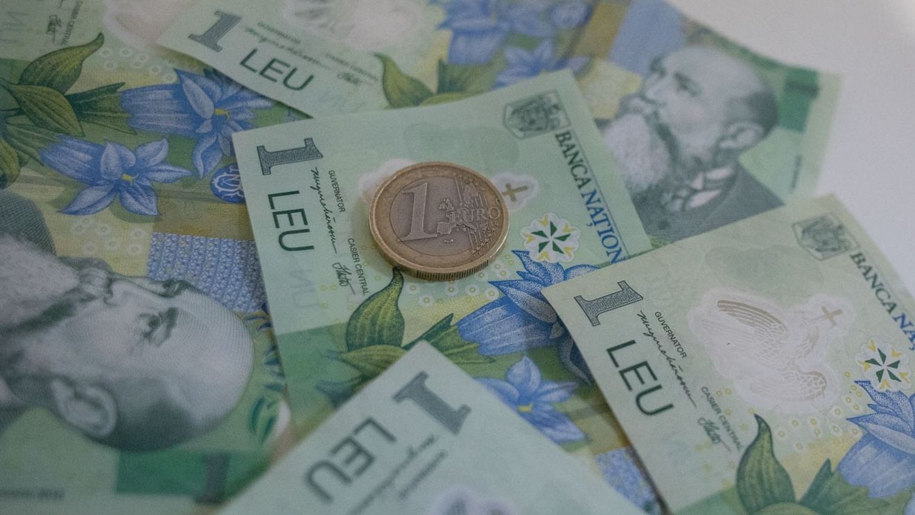 BREAKING | Euro a ajuns la 5,2180 lei. Un nou minim istoric pentru moneda românească, în ziua moțiunii împotriva premierului Bolojan