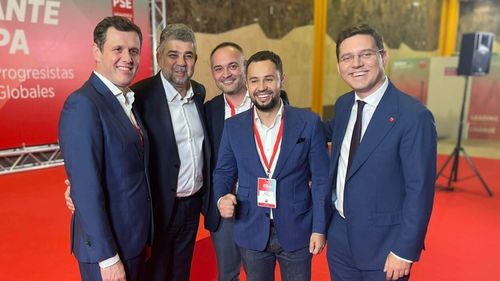 Om de afaceri, candidat din partea PSD la Primăria Alba Iulia. Voicu Vușcan a condus o companie din domeniul producției de carne și are afaceri imobiliare. Este considerat ”omul lui Negrescu”