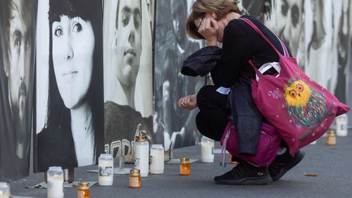 Ce a rămas după 10 ani de la Colectiv / Supraviețuitor: "Toleranţa nu vine de sus în jos, de la guvern, ci de jos în sus, de la oameni" / Medic: „Dintr-unii ieşea efectiv fum. A fost o situaţie ca de război” / Ministru: România nu poate acum, astăzi, să trateze pacienţi cu arsuri grave şi extinse