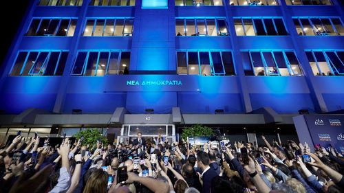 Premierul grec Kyriakos Mitsotakis, al cărui partid conservator a obținut duminică o victorie electorală zdrobitoare, dar fără majoritate absolută Parlament, a indicat că va solicita un scrutin repetat în încercarea de a guverna singur