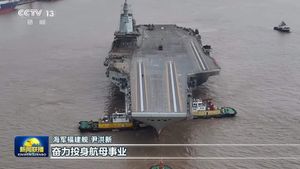 China prezintă noi imagini cu un portavion de ultimă generaţie: „Ne vom strădui să fim gata de luptă cât mai curând posibil”