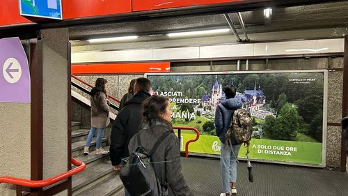 „Lasciati sorprendere dalla Romania!” / Campanie de promovare a Ministerului Turismului în staţiile de metrou din Milano şi pe autobuze din Roma