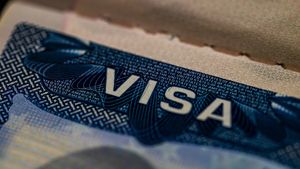 Simion: Am fost scoși din programul Visa Waiver pentru că în România s-au anulat alegerile pe 6 decembrie. Eu vă zic direct de la sursă, de la oameni din administrația Trump care s-au ocupat direct de acest dosar