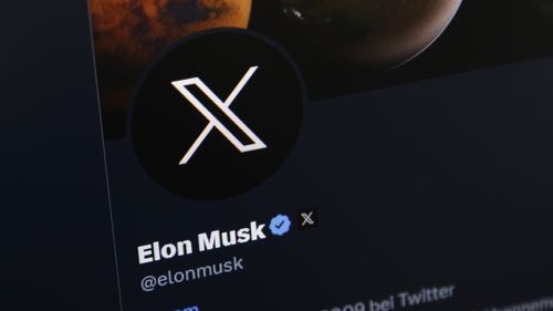 Rețeaua X (fosta Twitter), controlată de Elon Musk, a picat