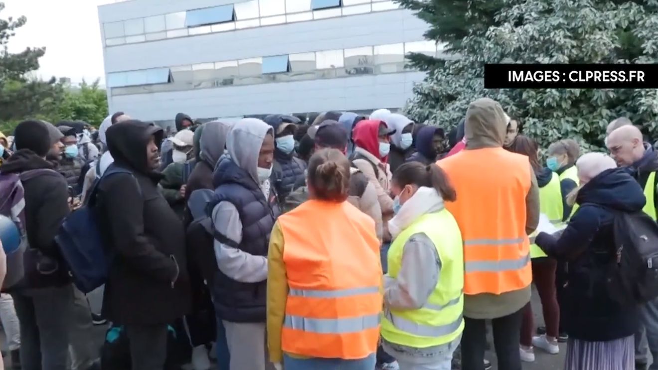 Cea mai mare tabără ilegală de migranți din Franța, la sud de Paris, evacuată de jandarmerie înainte de Jocurile Olimpice