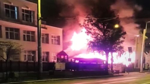 București: Incendiu puternic la o casă părăsită, în Sectorul 2 / Focul ar fi fost provocat de oameni ai străzii care se adăposteau în imobil