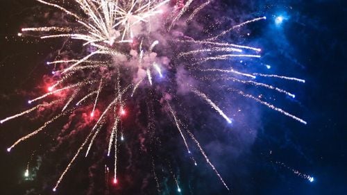 USR Iași propune organizarea unui spectacol cu lasere și drone în locul tradiționalelor artificii în noaptea de Revelion, pentru protejarea naturii și animalelor