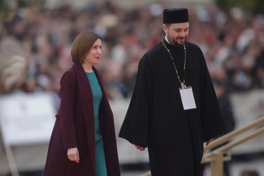 sfintire catedrala mantuirii neamului sfantul andrei patriarhul daniel nicusor dan mirabela gradinaru maia sandu