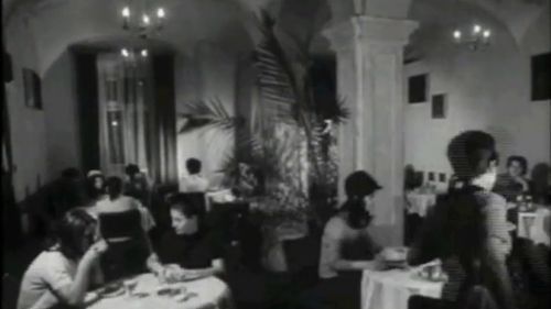 În Cluj a funcționat timp de 20 de ani un restaurant exclusiv pentru femei / Bărbații calificau locul drept punct de întâlnire al lesbienelor, iar Securitatea își infiltrase informatoare