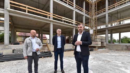 Un primar PSD dintr-o comună bihoreană susține că „a fost executat politic”, Ministerul Educației respingându-i pe nedrept finanțarea pentru construcția unei școli