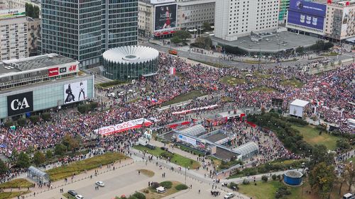 Opoziția din Polonia anunță ''sute de mii'' de persoane la un marş antiguvernamental în Varșovia / Manifestaţia este organizată cu două săptămâni înainte de alegerile legislative