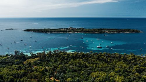 Halucinație colectivă? Două ”cutremure” la Cannes ridică un val de speculații după ce autoritățile au anunțat că nu a fost înregistrată activitate seismică/ Care sunt principalele scenarii