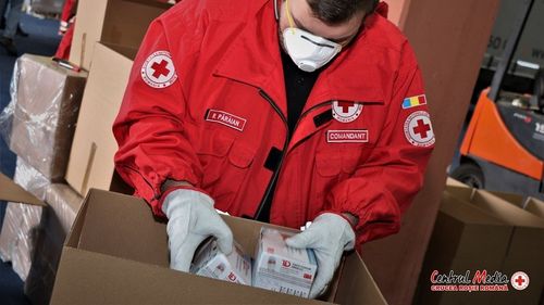 Crucea Roșie: Primul convoi cu ajutoare umanitare a ajuns la Cernăuţi, în Ucraina