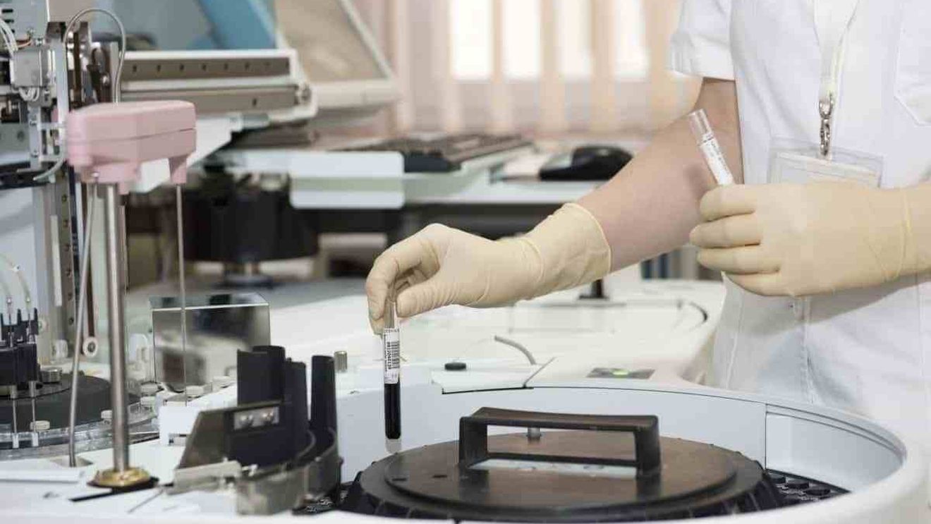 Comisia Europeană a anunțat planul de dezvoltare pentru următorii cinci ani: Inițiative precum ”AI Gigafactories” și „Apply AI”. Trei domenii esențiale de acțiune: inovație, decarbonizare și securitate