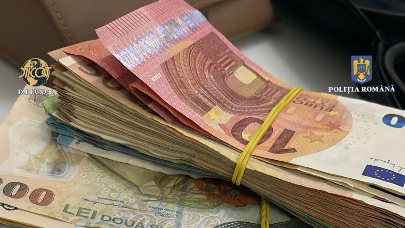 O mamă şi fiul ei, care ar fi vândut droguri în judeţul Arad, reţinuţi de anchetatori
