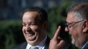 ”Erau în aceeași clădire” / Cum a ajuns Dorin Cioabă de la opt clase la două facultăți, făcute simultan, la zi / ”Nu am avut note mari, am avut note de trecere, dar au fost notele mele””