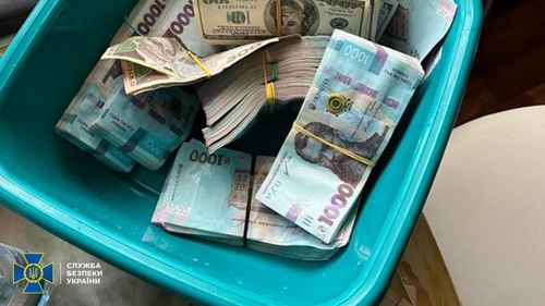 Ce au găsit serviciile speciale ucrainene la perchezițiile de la mânăstirea Lavra Peșterilor din Kiev: literatură pro-rusă, persoane cu pașapoarte URSS și 100 de mii de dolari