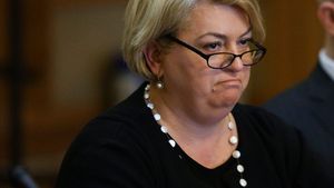 Coaliţia a decis ca în această săptămână să fie respinse, în comisii, rapoartele de activitate ale TVR şi Radioului public, urmând ca șefii celor două instituții să fie demiși (surse)