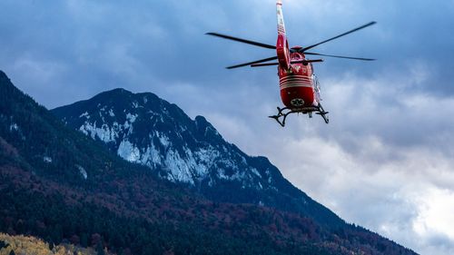 Un bărbat de 47 de ani a murit după ce a căzut în gol 250 – 300 de metri în Piatra Craiului / Se afla pe munte alături de fratele său şi nepotul de 12 ani