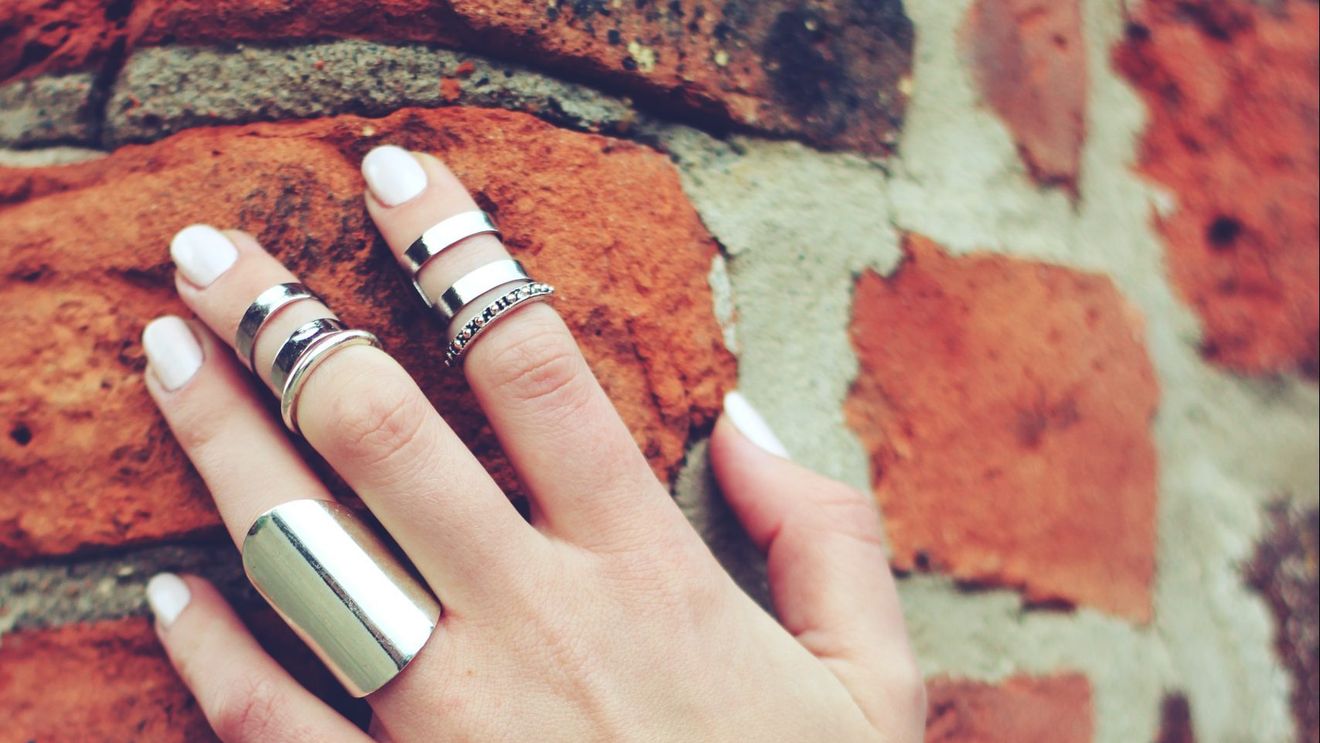 Un elev al Școlii de Poliție din Câmpina a furat dintr-un mall trei inele care valorau 50 de lei