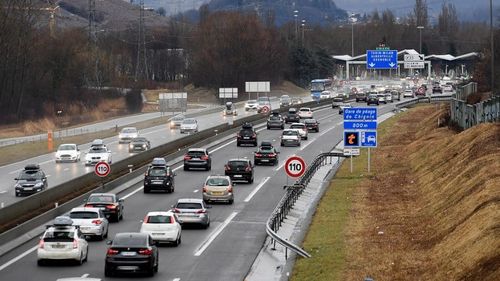 Polonia nu acceptă decizia Germaniei de a extinde controalele la frontieră / Donald Tusk: Operațiunile de la inundații ar putea fi îngreunate de aglomerația la punctele de trecere a frontierei