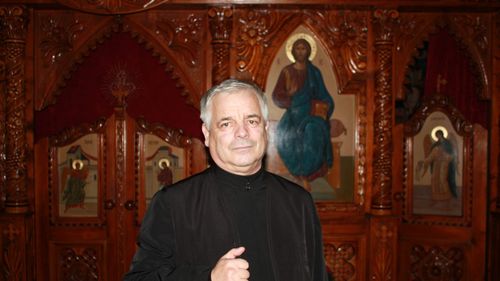 Petiție online împotriva unui preot ortodox din Bistrița, propus cetățean de onoare al orașului: Este acuzat că promovează idei de mistificare a istoriei iar lucrările sale ar fi o culme a tracomaniei și protocronismului