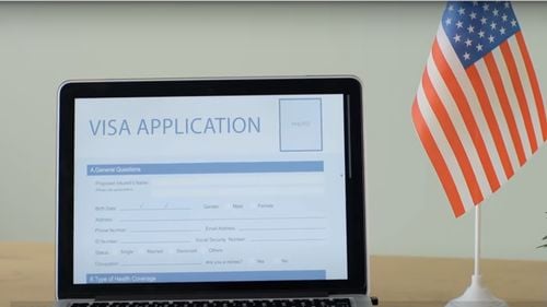 Ilie Bolojan, despre o posibilă amânare a programului visa-waiver în cazul României: Până la finalul lunii vom avea o comunicare a celor implicați, să vedem data la care va intra în vigoare