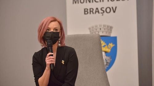 Flavia Boghiu, viceprimarul USR din Braşov, anunţă că a depus plângere penală împotriva celor care au instigat la violenţă împotriva sa cu fotografia photoshopată