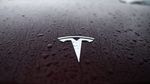 Franța refuză autorizarea sistemului de conducere autonomă a mașinilor Tesla / Specialiștii au descoperit că sistemul acceptă depășirea vitezei maxime permise de către șoferi