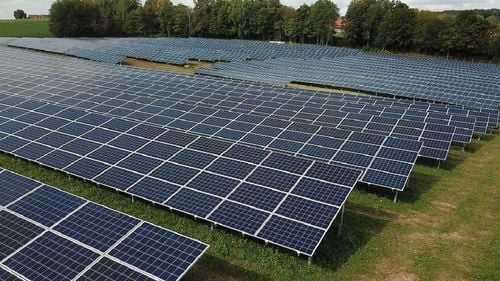 Tarifele americane şi încetinirea pieţei europene au modificat comerţul global cu panouri fotovoltaice