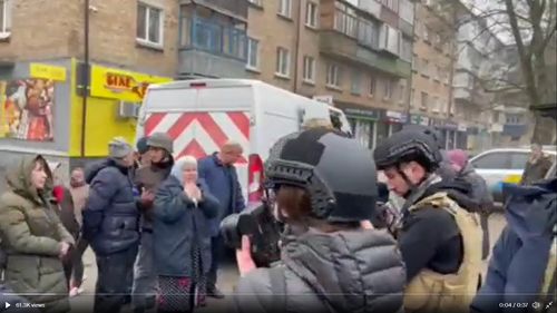 Imagini șocante în Bucha, lângă Kiev: Cel puțin 20 de cadavre găsite pe o stradă din oraș, după retragerea soldaților ruși