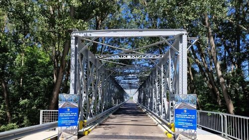 Vâlcea: Circulaţia rutieră pe DJ 678A, reluată după ce podul de fier din zona Munteni a fost reabilitat